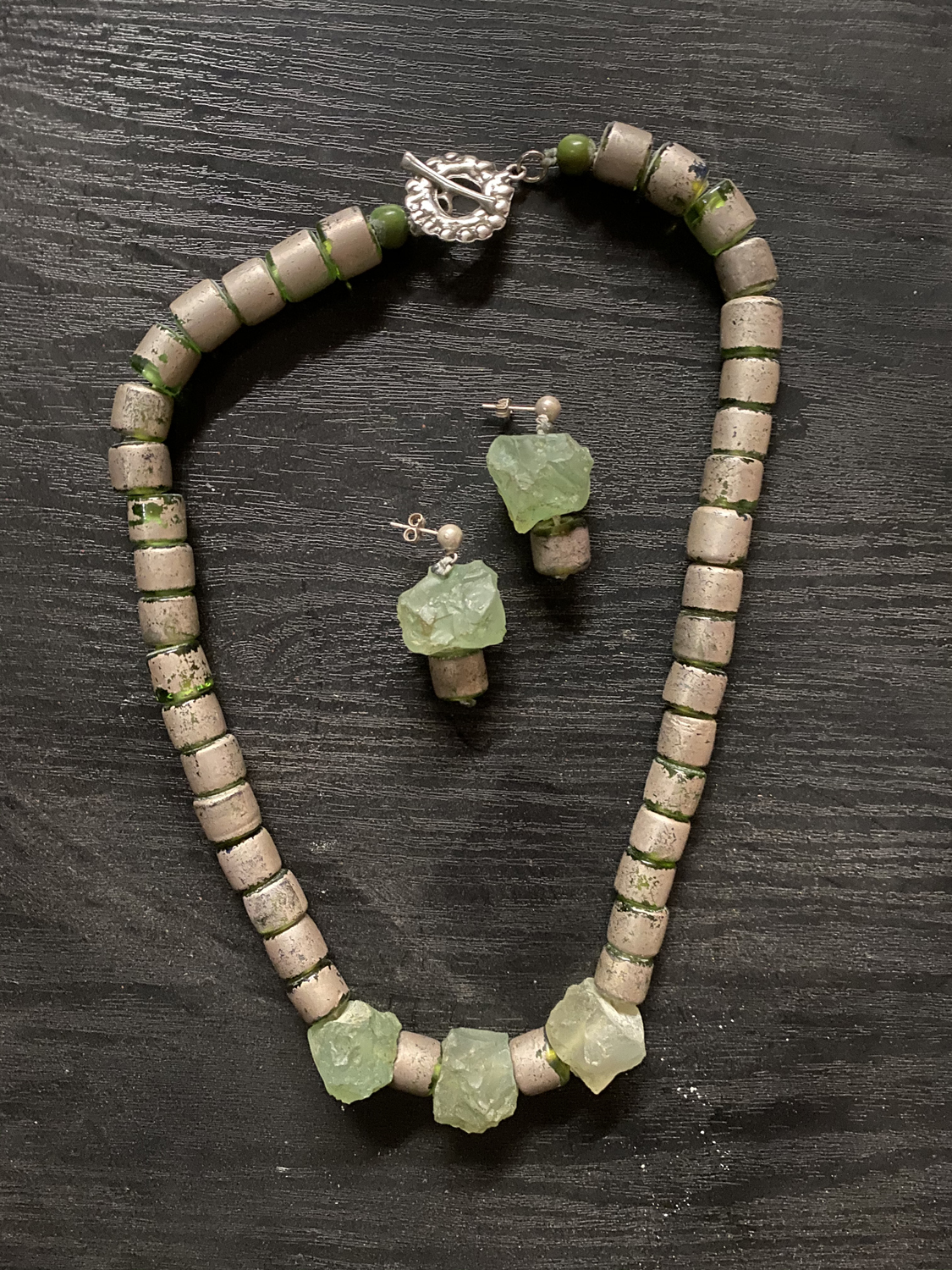 Item 147 - Guttin, Glass necklace and earrings